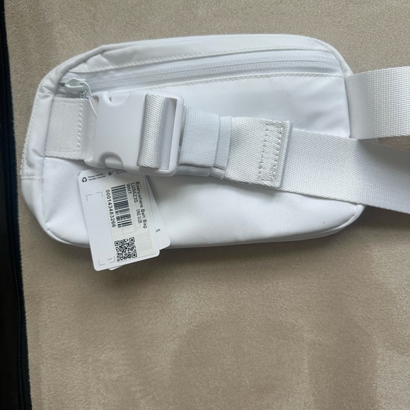 lululemon athletica White Belt Bag - Picture 2 of 2